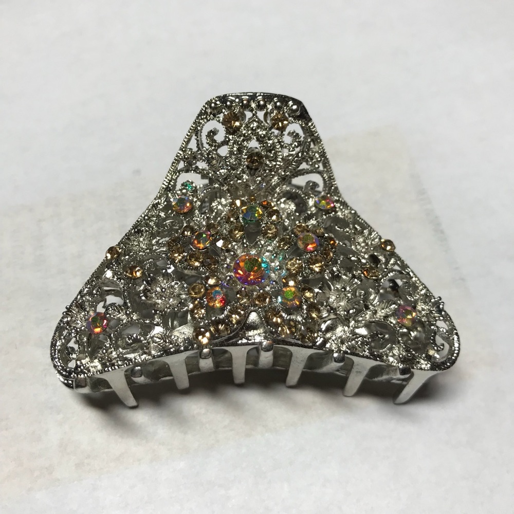 NWOT beautiful silver hair clamp/clip